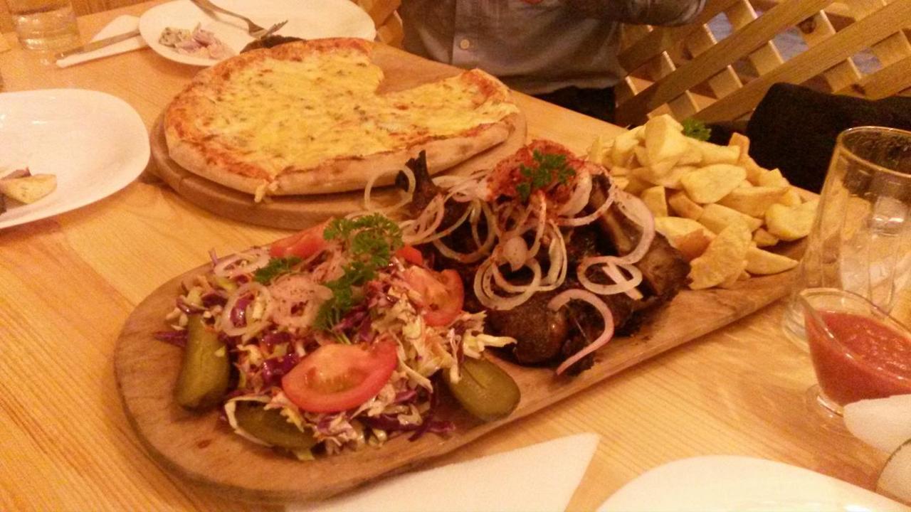 Taverna Ceahlau ดูเรา ภายนอก รูปภาพ