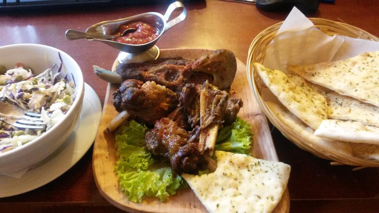 Taverna Ceahlau ดูเรา ภายนอก รูปภาพ